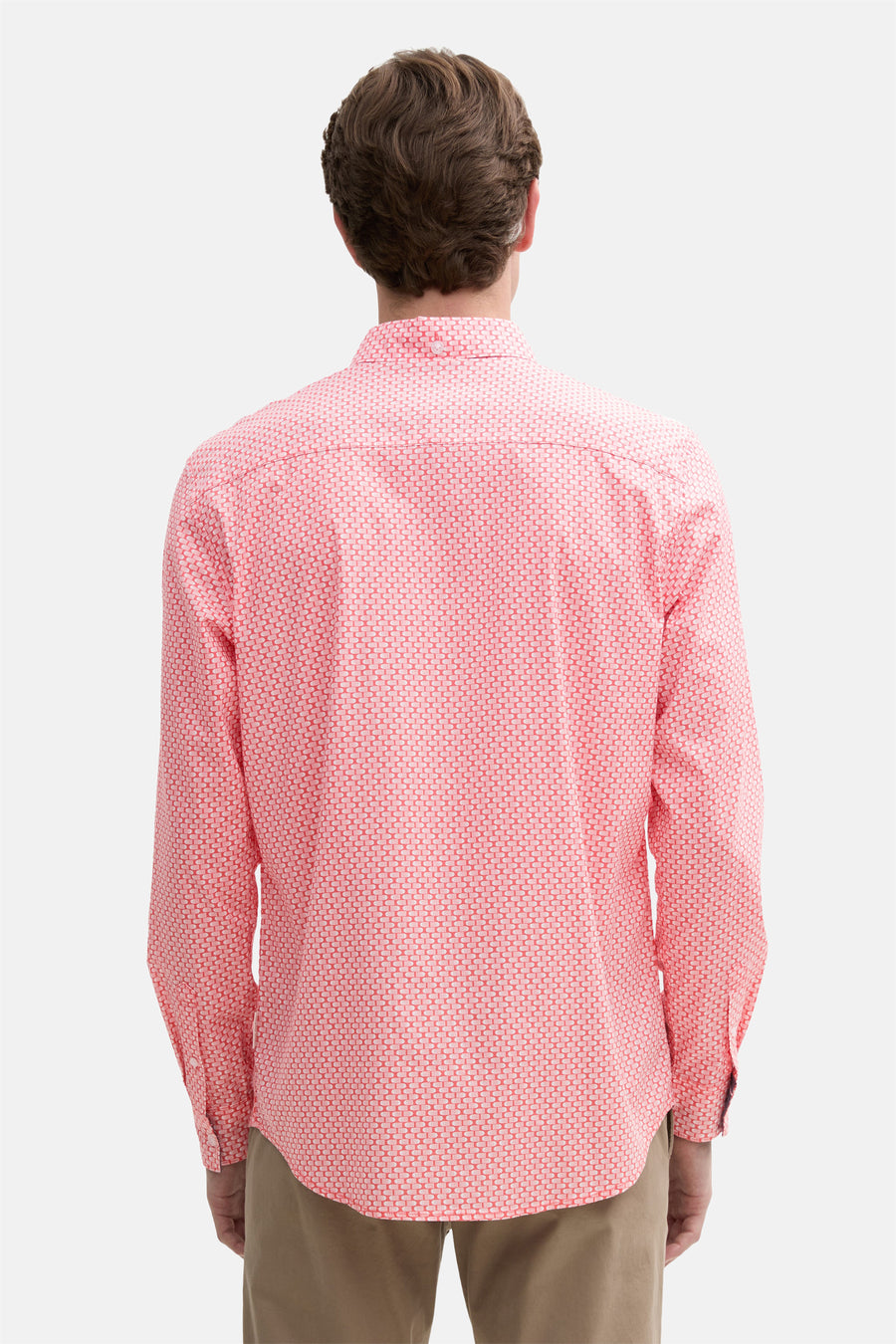 Koraalrood overhemd met lange mouwen van Tom Tailor, all-over geometrisch patroon, achterzijde.