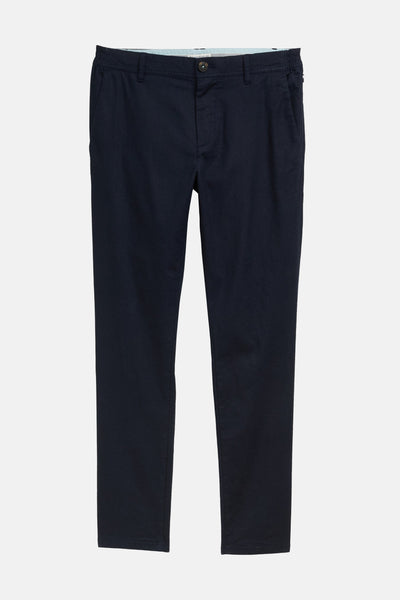 Marineblauwe chino van Tom Tailor, met zijzakken en knoopsluiting.