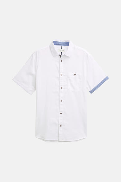 Wit overhemd met korte mouwen van Tom Tailor, met borstzak en blauwe mouwboorden.