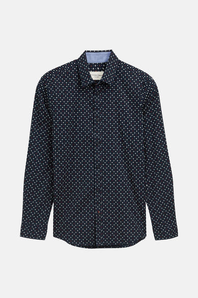 Chemise à manches longues bleue à motifs, de Tom Tailor, avec petits motifs géométriques blancs et bordeaux.
