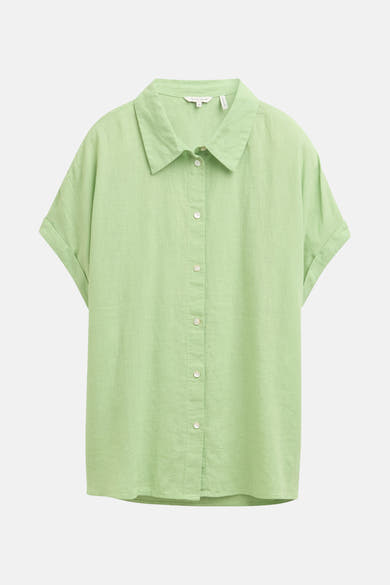 Chemisier vert à manches courtes de Tom Tailor, avec une texture de lin et une coupe décontractée.