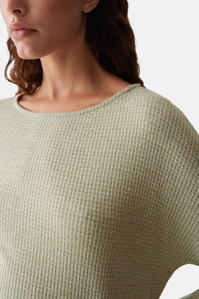Pull à col rond vert d'OPUS, en maille gaufrée texturée.