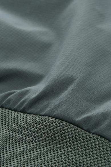 Veste courte verte de Tom Tailor, présentant une texture quadrillée subtile et un empiècement en maille côtelée.