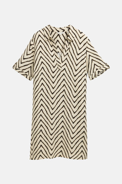 Robe courte beige de Tom Tailor, à motif zigzag noir, avec col chemise et manches courtes à revers.