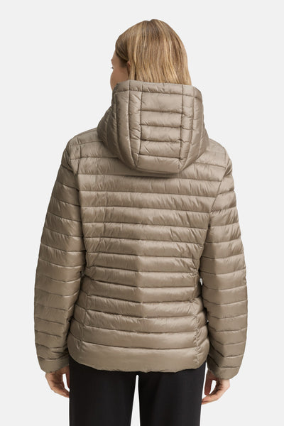 Veste courte beige de Tom Tailor, matelassée à rayures horizontales, avec capuche, vue de dos.
