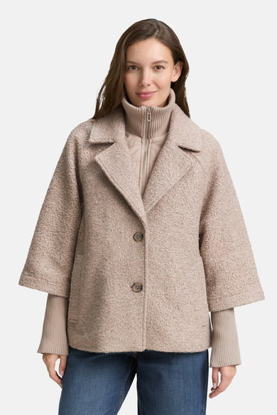 Veste courte beige de Tom Tailor, à double boutonnage, avec texture bouclée et col tailleur.