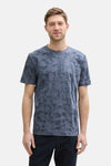 Blauw T-shirt met korte mouwen van Tom Tailor, met een subtiel abstract patroon op een getextureerde achtergrond.