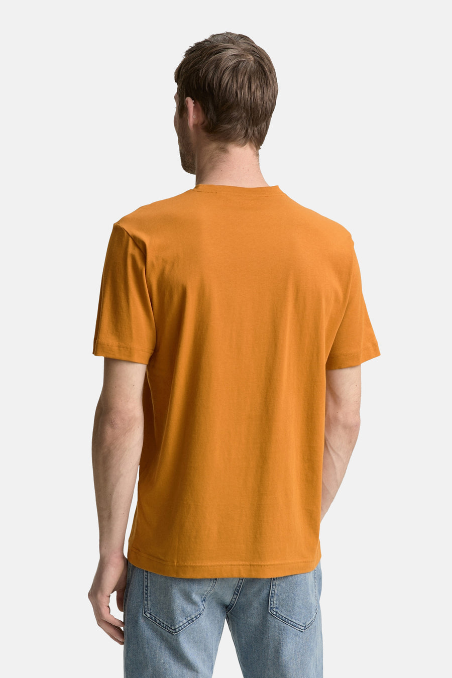 T-shirt ocre à manches courtes par Tom Tailor, vue de dos, porté avec un jean décontracté.