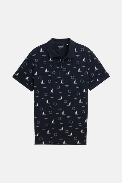 Polo bleu à manches courtes de Tom Tailor avec motifs de bateaux et vagues.