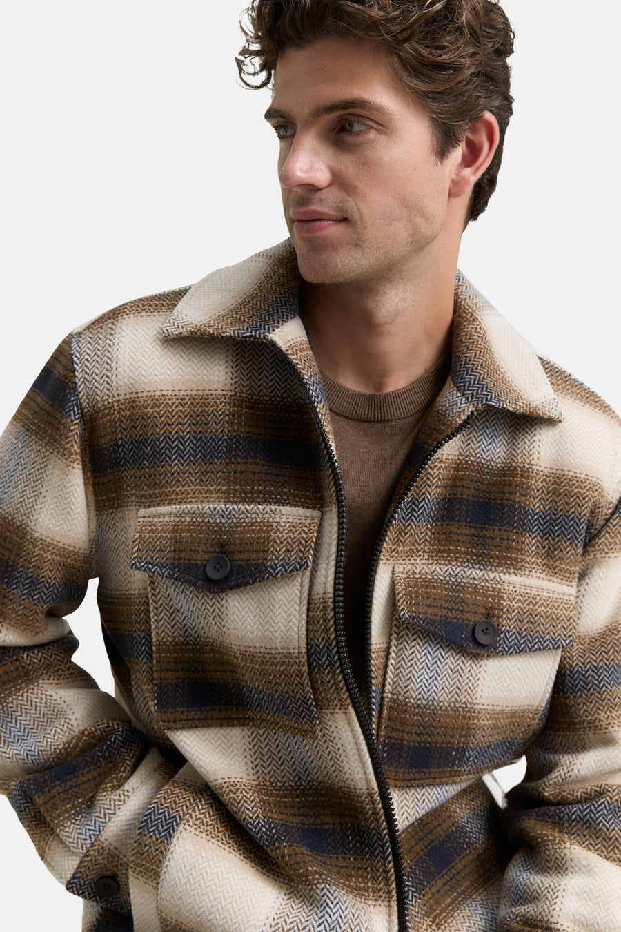 Korte bruine Tom Tailor jas met textuur ruitpatroon en knoopzakken.