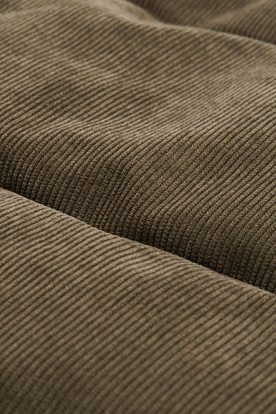 Olijfgroene regenjas van Tom Tailor, van getextureerd corduroy met een zichtbare naad.