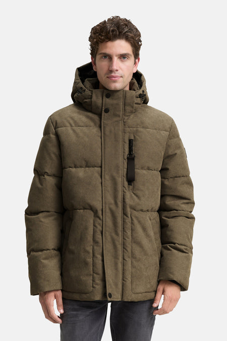 Groene regenjas van Tom Tailor, met capuchon en ribstructuur.