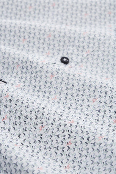 Multikleuren overhemd met lange mouwen van Tom Tailor met een abstract geometrisch patroon, zichtbaar knoopdetail.