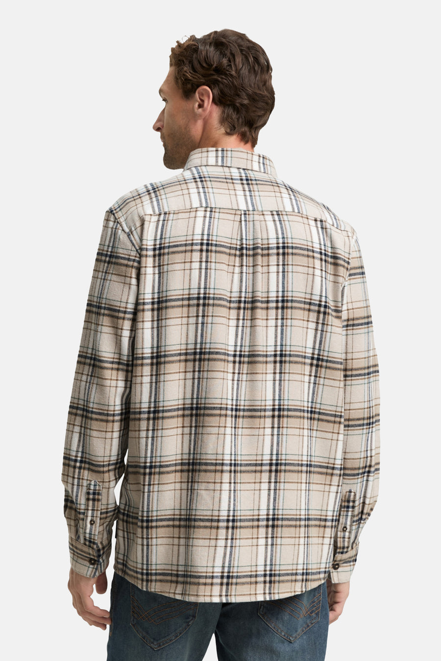 Beige overhemd met lange mouwen van Tom Tailor, geruit op een lichte achtergrond, achterzijde.