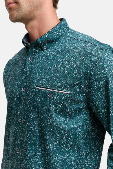 Chemise à manches longues verte de Tom Tailor, à motif tacheté, avec poche de poitrine boutonnée.