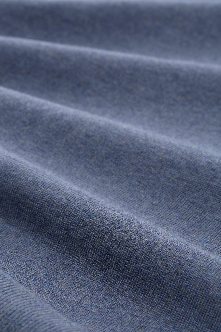 Ronde hals trui blauw van Tom Tailor, in getextureerd breisel met plooien en golven.