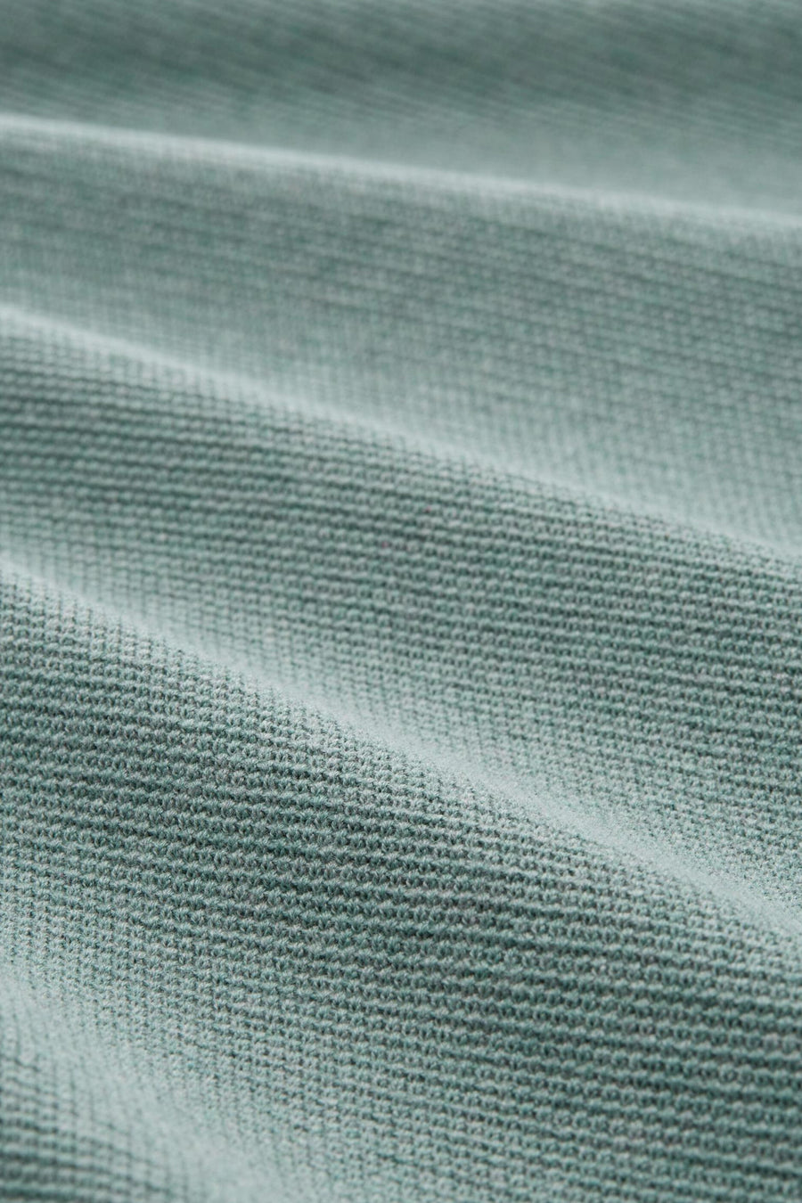 Groene trui met ronde hals van Tom Tailor, gebreide textuur met subtiele plooien.