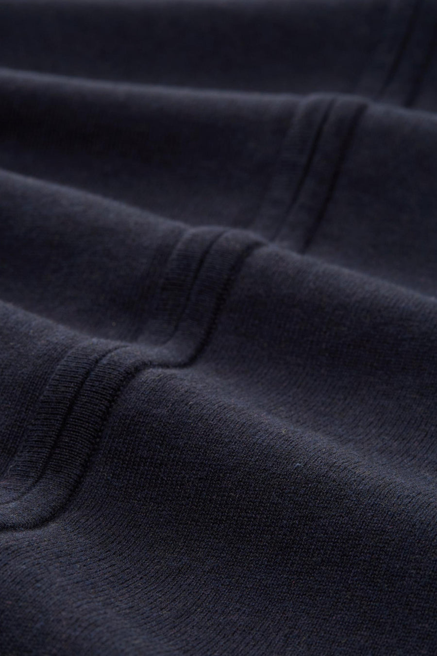 Gilet bleu de Tom Tailor, en maille texturée avec des détails de couture structuraux.