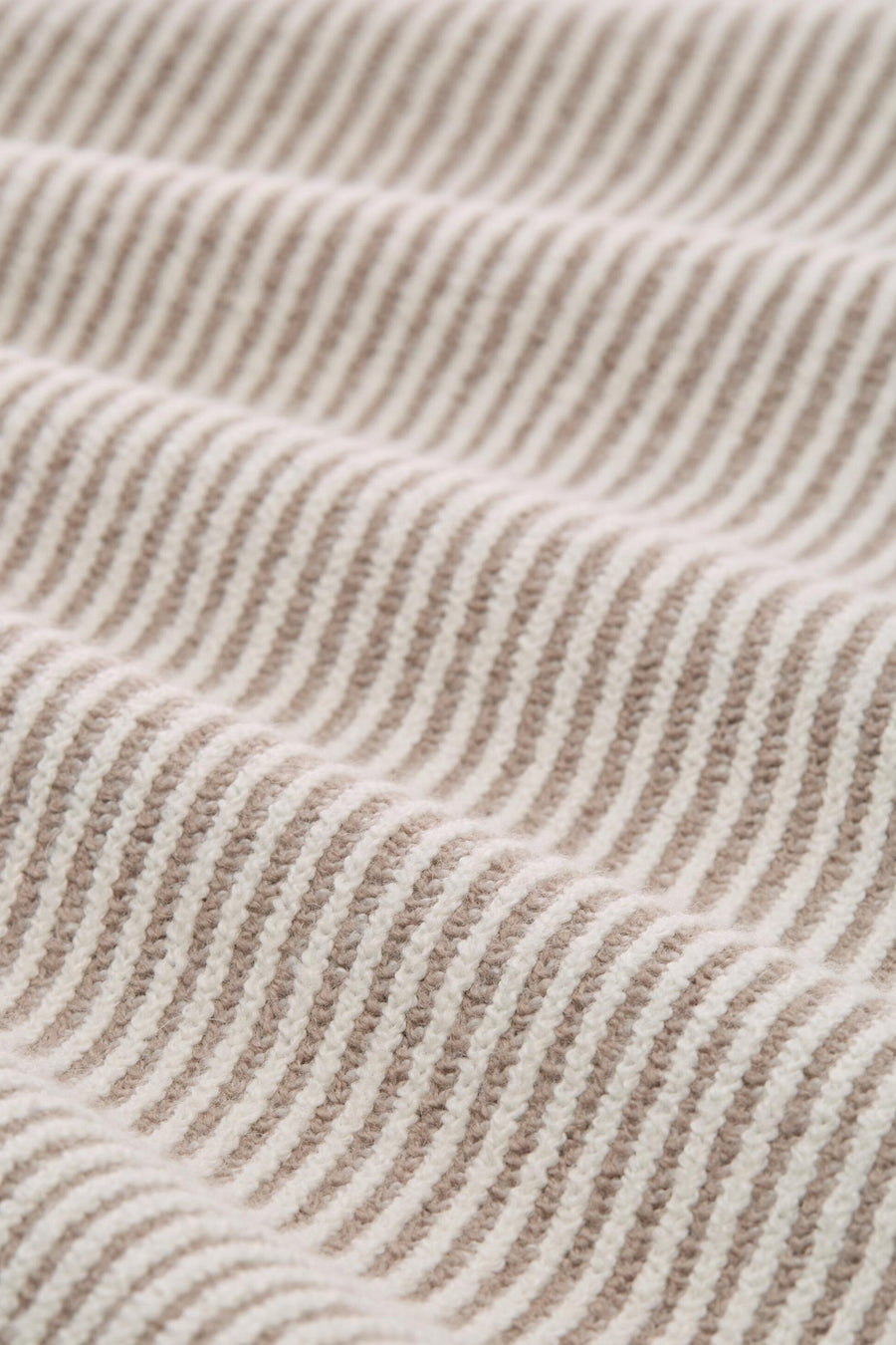 Beige trui van Tom Tailor met horizontale strepen, gebreide textuur met plooien.