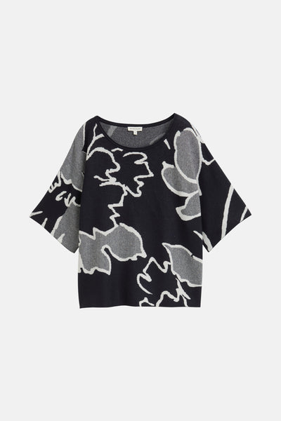 Pull à col rond bleu de Tom Tailor, à motif floral gris et blanc sur fond noir.