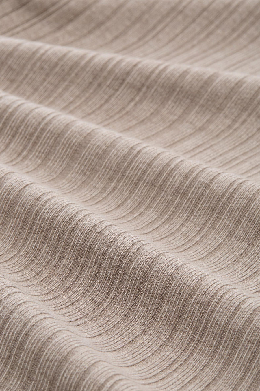 Beige gebreid vest met ribstructuur van Tom Tailor, met een zachte textuur en delicate plooien.