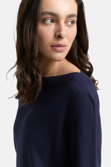 Pull bleu en tricot de Tom Tailor, avec encolure bateau et manches longues.