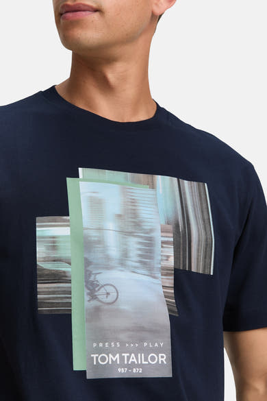 Blauw T-shirt met korte mouwen van Tom Tailor, met abstracte grafische print op de voorkant.