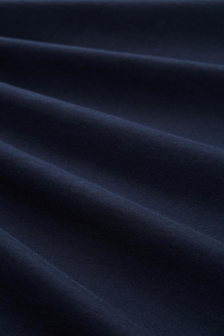 Marineblauw T-shirt met korte mouwen van Tom Tailor, subtiele textuur met zachte plooien.