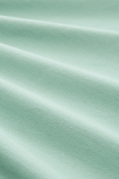 Groen poloshirt met korte mouwen van Tom Tailor, met pique-textuur en zachte plooien in de stof.