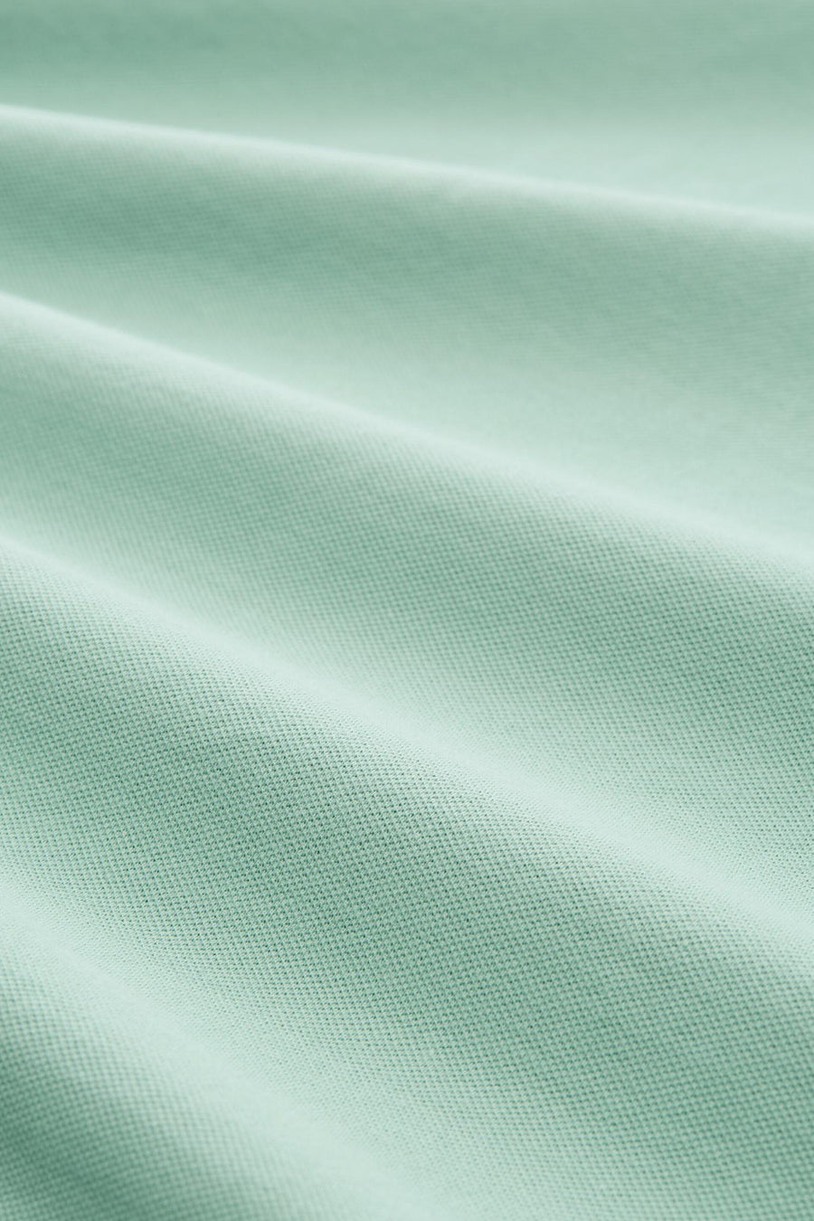 Groen poloshirt met korte mouwen van Tom Tailor, met pique-textuur en zachte plooien in de stof.