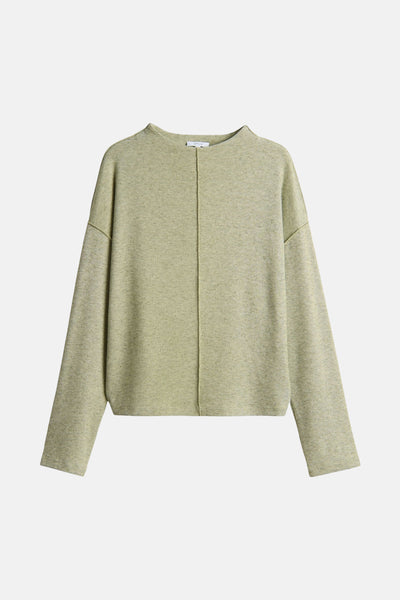 Pull à col rond vert de OPUS avec une couture verticale au centre et une texture tricotée.
