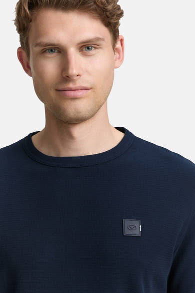 Blauw T-shirt met korte mouwen van Tom Tailor, van wafelbreiwerk, met embleem op de borst.