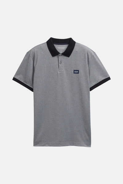 Polo bleu à manches courtes de Tom Tailor, avec un col et des bordures des manches noirs.