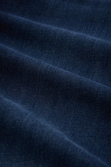 Tom Tailor bootcut jeans in donkerblauw denim, met een zichtbare kreuktextuur.