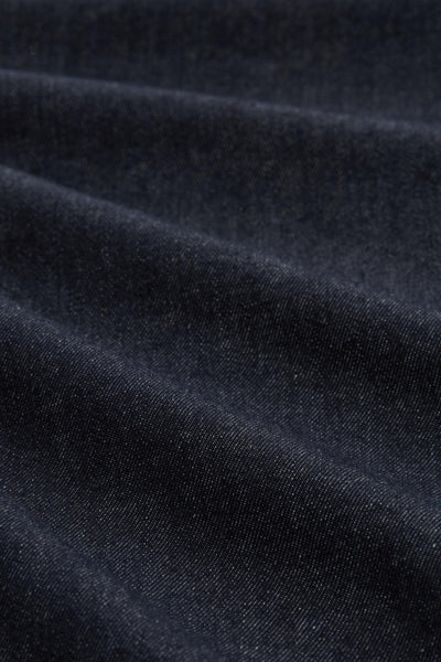Jean large en denim bleu foncé par Tom Tailor, avec une texture tissée et des plis subtils.
