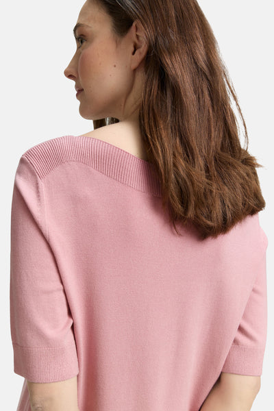 T-shirt rose à manches courtes de Tom Tailor, avec un col bateau côtelé et une texture fine.