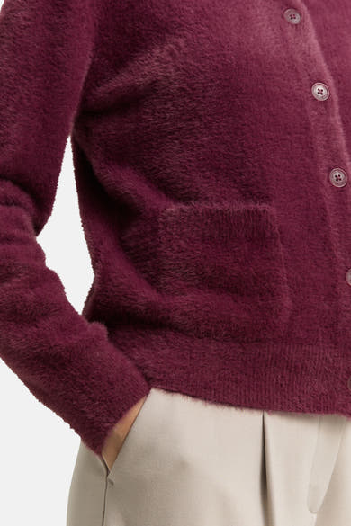 Rode, pluizige gebreide cardigan van Tom Tailor, met opgestikte zak en ton-sur-ton knopen.