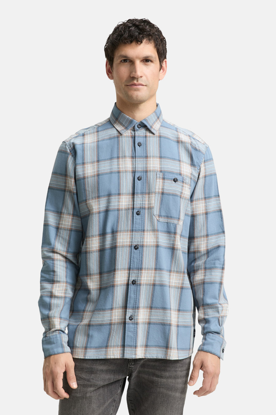 Chemise à manches longues bleue de Tom Tailor, à carreaux avec poche poitrine sur fond uni.