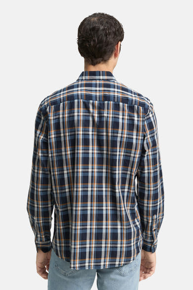 Chemise à manches longues multicolore de Tom Tailor, à carreaux, vue de dos, portée avec un jean.