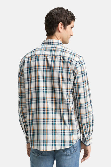 Chemise à manches longues multicolore de Tom Tailor, à carreaux, portée avec un jean bleu, vue de dos.