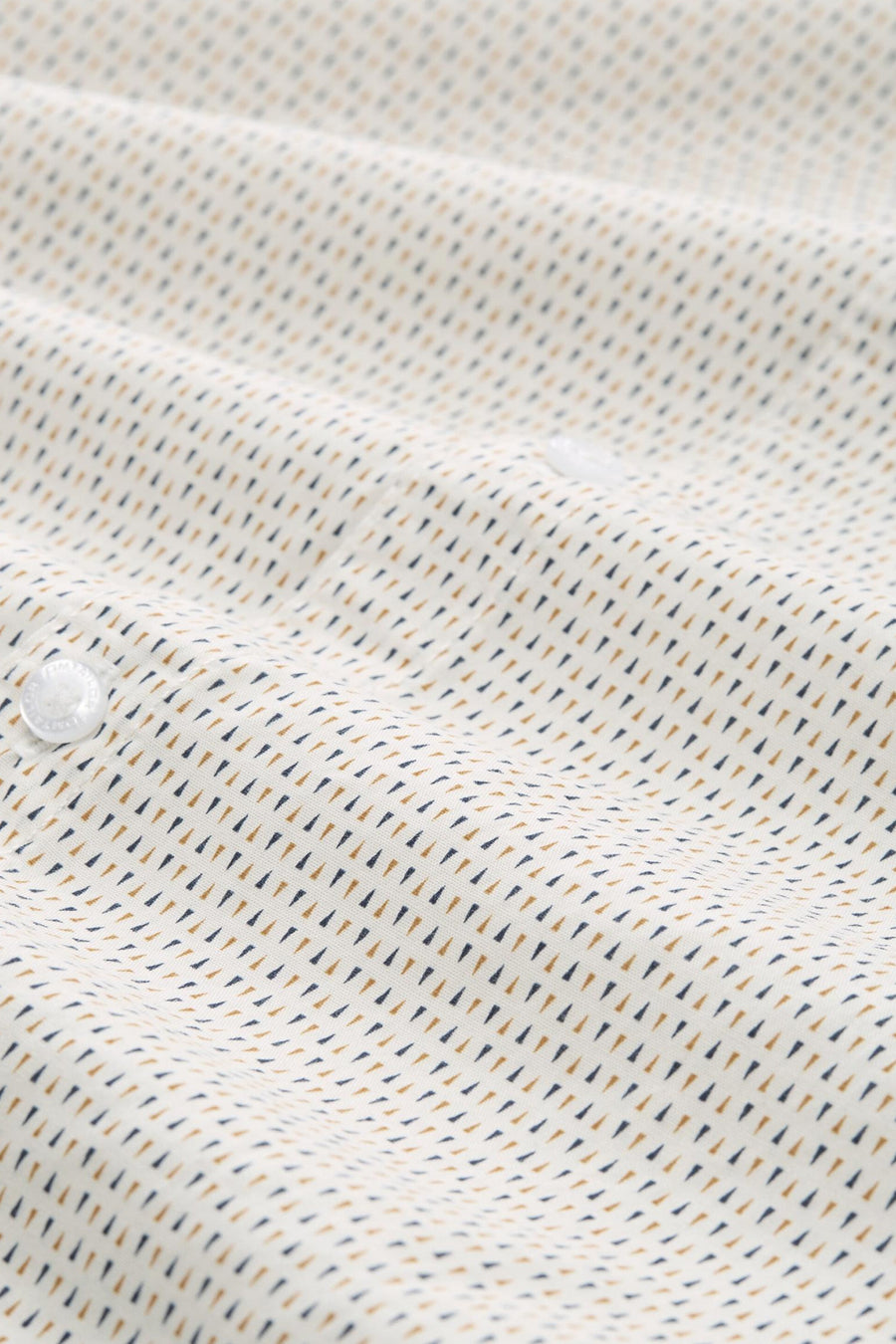 Chemise à manches longues multicolore de Tom Tailor, avec motif triangulaire discret et boutons blancs.