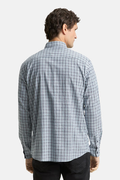 Chemise à manches longues multicolore de Tom Tailor avec motif à carreaux sur fond blanc.