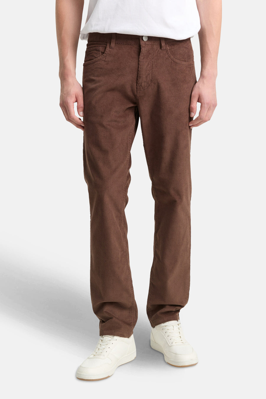 Bruine gekleurde corduroy broek van Tom Tailor, met achterzak en geribbelde textuur.