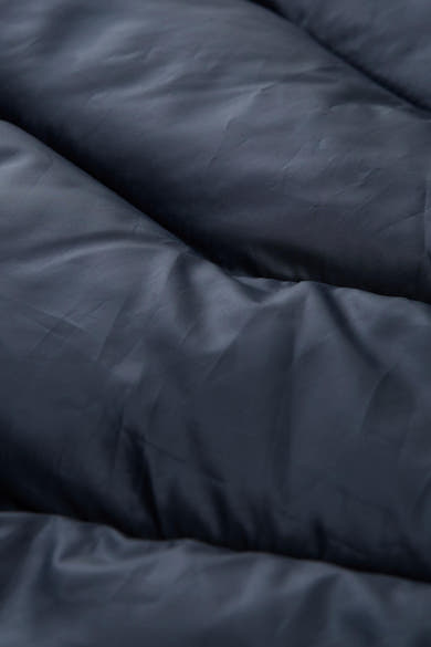 Veste sans manches bleue de Tom Tailor, texture matelassée et rembourrée.