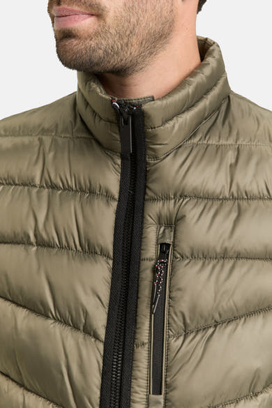 Veste sans manches kaki by Tom Tailor avec fermeture éclair noire et tirette décorative.