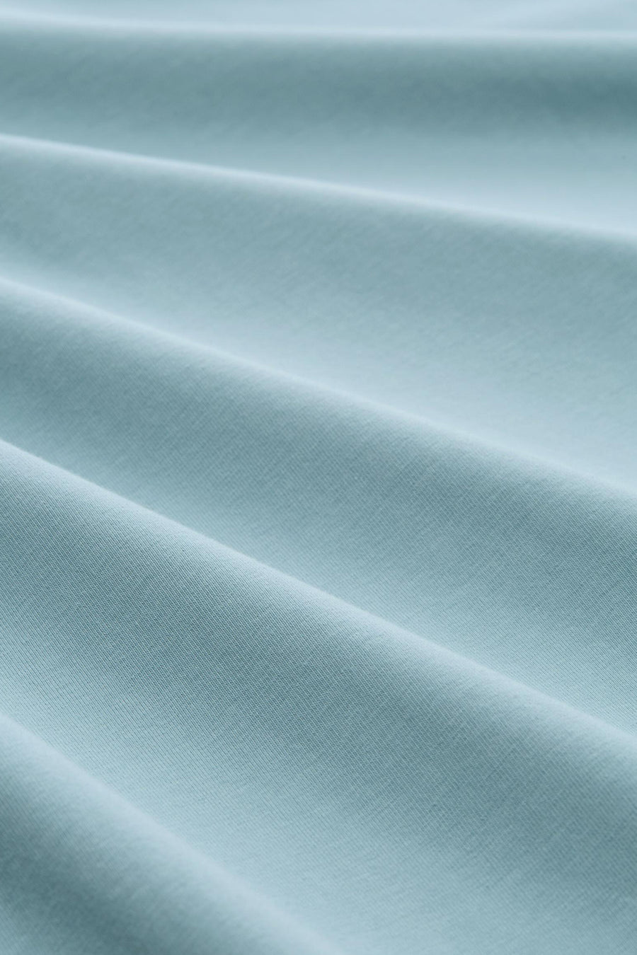 Polo bleu à manches courtes de Tom Tailor, en tissu texturé avec des plis doux.