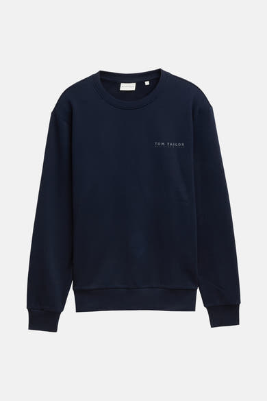 Donkerblauwe sweater van Tom Tailor, met discreet ton-sur-ton logo op de borst.