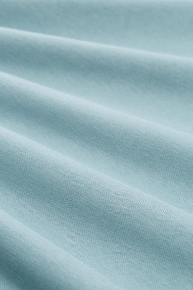 Blauwe sweater van Tom Tailor, zachte en geplooide textuur, met een subtiel fijngebreid patroon.