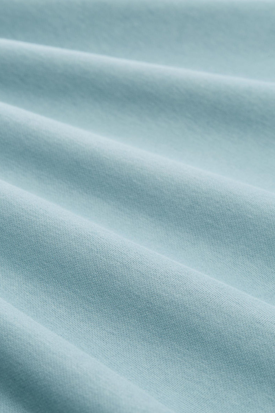 Blauwe sweater van Tom Tailor, zachte en geplooide textuur, met een subtiel fijngebreid patroon.