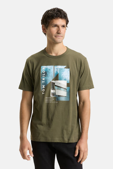 T-shirt kaki à manches courtes de Tom Tailor, avec imprimé graphique bleu et blanc.